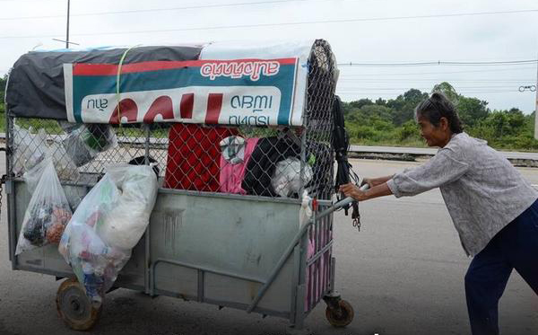 เข็นรถพาลูกมากรุงเทพ เข็นรถพาลูกมากรุงเทพ