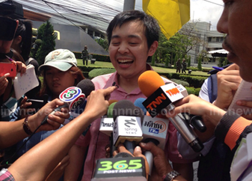 สลักธรรม โตจิราการ ลูกชาย ธิดา-หมอเหวง เข้าพบ คสช. สลักธรรม โตจิราการ ลูกชาย ธิดา-หมอเหวง เข้าพบ คสช.