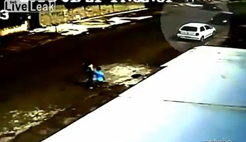 ยายหลานถูกรถเหยียบ ยายหลานถูกรถเหยียบ