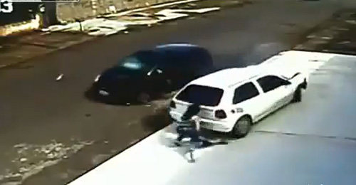 ยายหลานถูกรถเหยียบ ยายหลานถูกรถเหยียบ