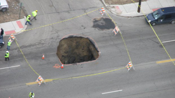 หลุมยุบขนาดใหญ่ หลุมยุบขนาดใหญ่