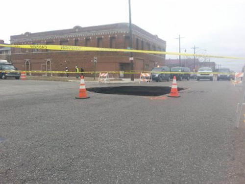 หลุมยุบขนาดใหญ่ หลุมยุบขนาดใหญ่