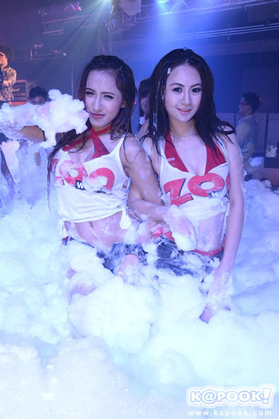 zoo girl zoo girl
