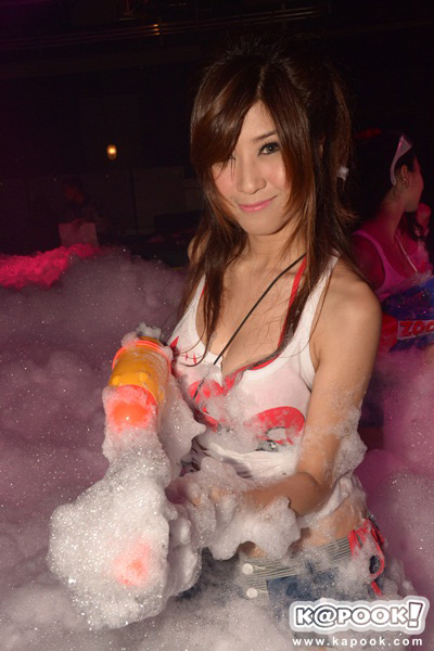 zoo girl zoo girl