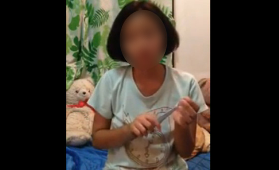 กรีดแขนตัวเอง กรีดแขนตัวเอง