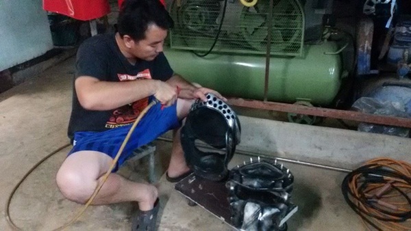 ใส่ชุดพรีเดเตอร์ ขับบิ๊กไบค์ ใส่ชุดพรีเดเตอร์ ขับบิ๊กไบค์