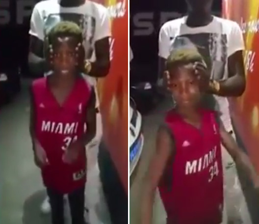 เด็กคนนี้หมุนคอได้ 180 องศา เด็กคนนี้หมุนคอได้ 180 องศา