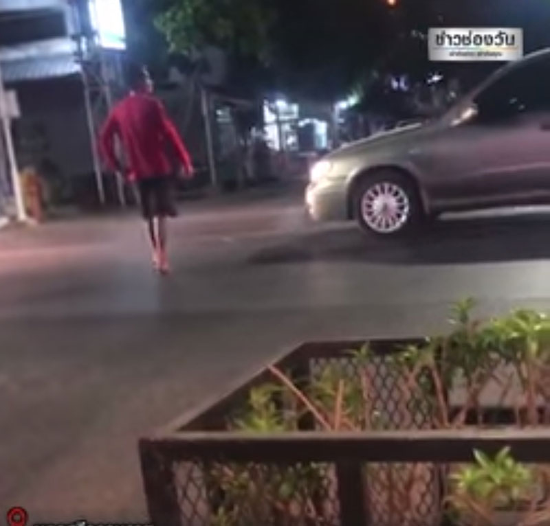 ปาอิฐใส่รถตู้ ปาอิฐใส่รถตู้