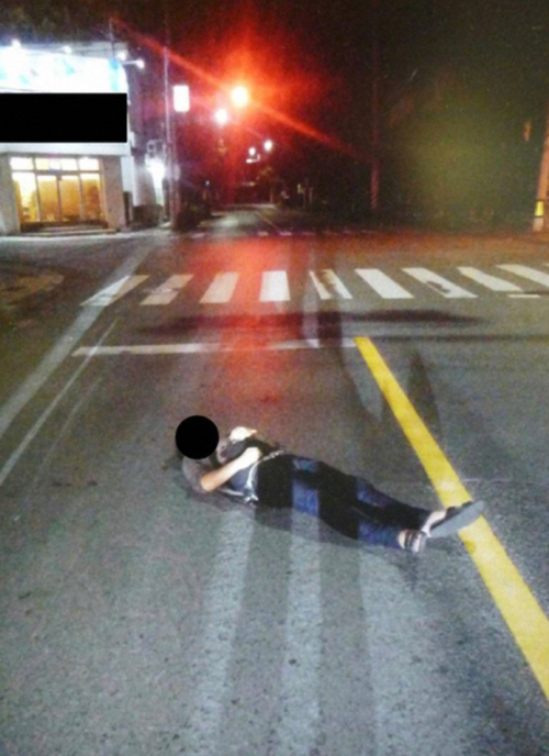 นอนกลางถนน นอนกลางถนน