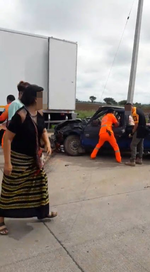 กระบะชนรถบรรทุก กระบะชนรถบรรทุก