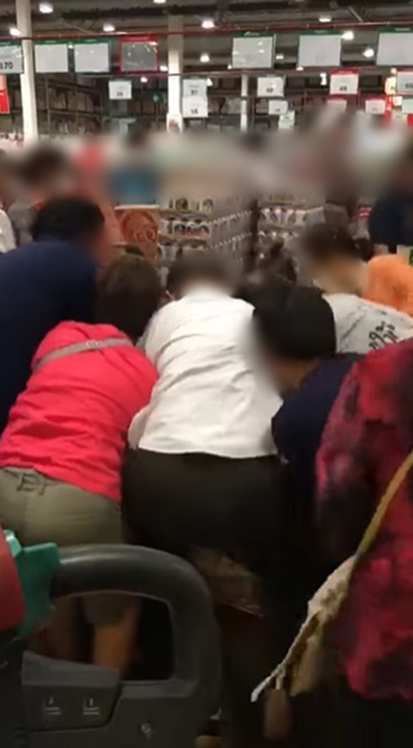 แย่งซื้อเหล้า แย่งซื้อเหล้า