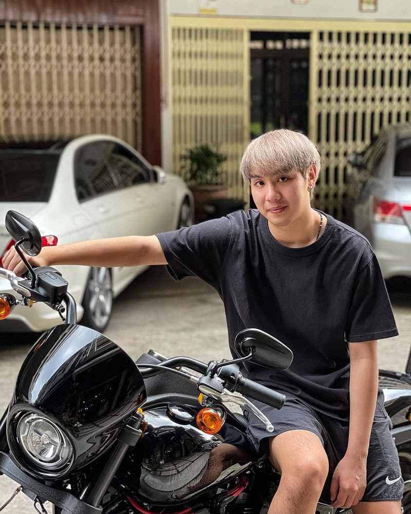 ไวท์ ณวัชร์ ไวท์ ณวัชร์