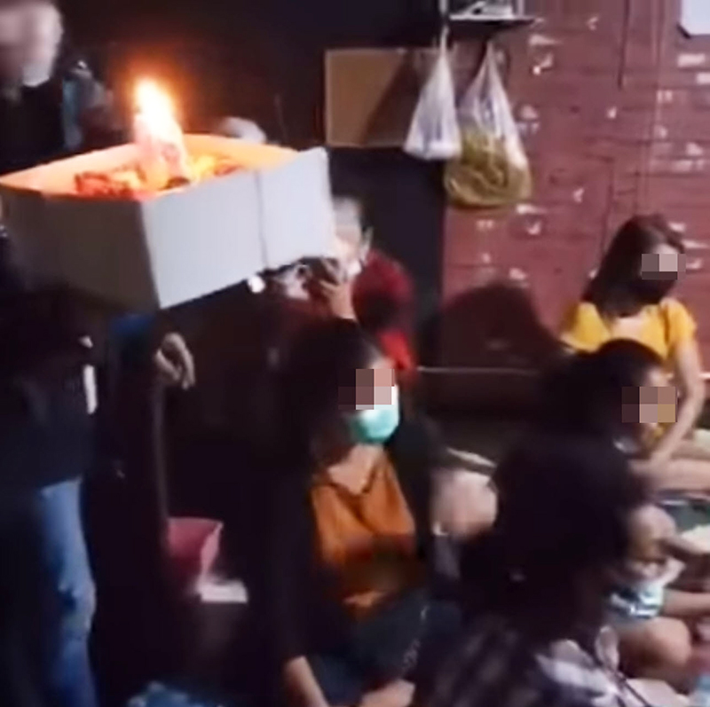 เล่นไพ่ เล่นไพ่