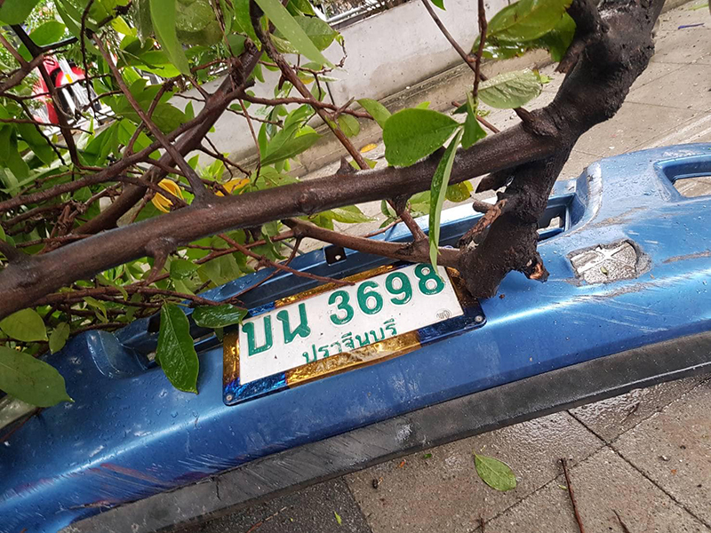 กระบะชนเสาไฟ กระบะชนเสาไฟ