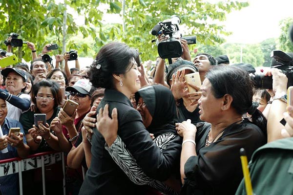 ยิ่งลักษณ์ ชินวัตร ยิ่งลักษณ์ ชินวัตร