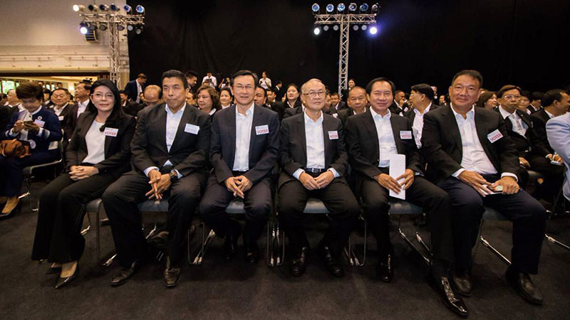 พล.ต.ท. วิโรจน์ นั่งหัวหน้าพรรคเพื่อไทย พล.ต.ท. วิโรจน์ นั่งหัวหน้าพรรคเพื่อไทย