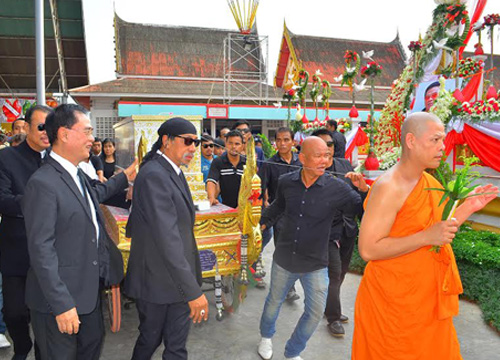 พระราชทานเพลิงศพสีหนุ่ม เชิญยิ้ม