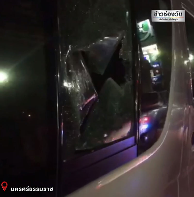 ปาอิฐใส่รถตู้ ปาอิฐใส่รถตู้