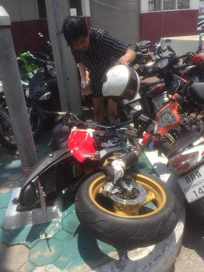 ขโมยรถในโรงพัก ขโมยรถในโรงพัก