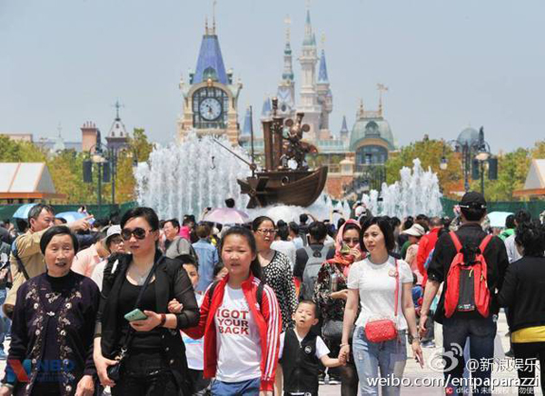 เซี่ยงไฮ้ ดิสนีย์แลนด์ อย่างเละ เจอชาวจีนแห่ทำสกปรก แม้ยังไม่เปิดเป็นทางการ เซี่ยงไฮ้ ดิสนีย์แลนด์ อย่างเละ เจอชาวจีนแห่ทำสกปรก แม้ยังไม่เปิดเป็นทางการ