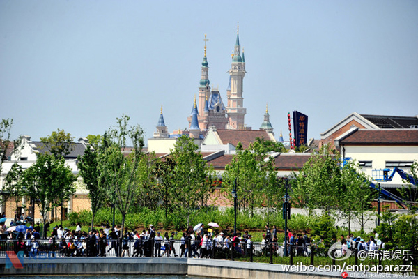 เซี่ยงไฮ้ ดิสนีย์แลนด์ อย่างเละ เจอชาวจีนแห่ทำสกปรก แม้ยังไม่เปิดเป็นทางการ เซี่ยงไฮ้ ดิสนีย์แลนด์ อย่างเละ เจอชาวจีนแห่ทำสกปรก แม้ยังไม่เปิดเป็นทางการ