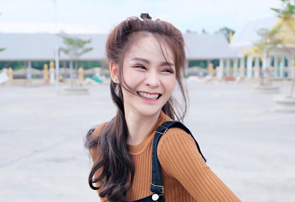 น้องพลอยเต้นโชว์ยายป่วยติดเตียง น้องพลอยเต้นโชว์ยายป่วยติดเตียง