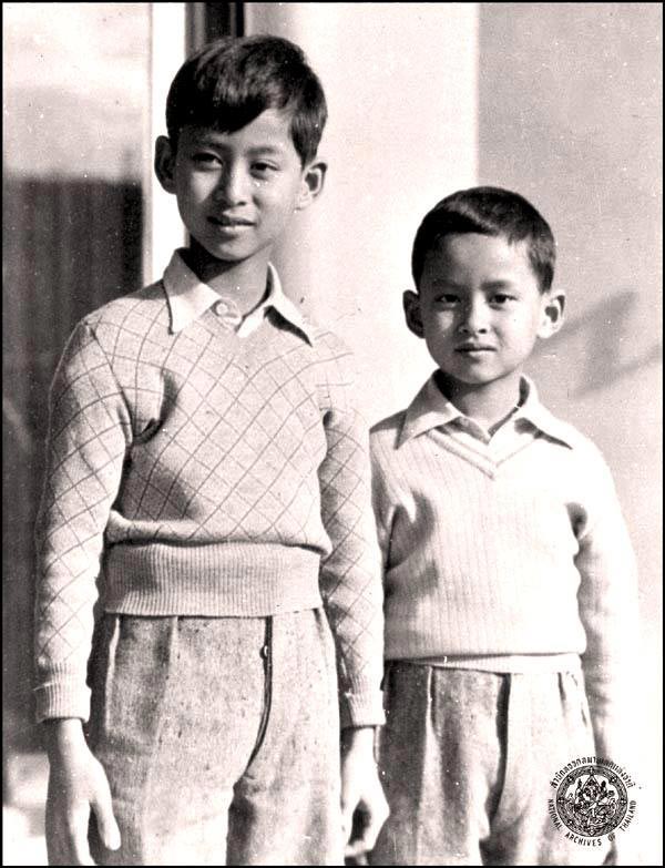 ชมภาพไปรษณียบัตรลายพระหัตถ์ของในหลวง ร.8-ร.9 ถึงพระพันวัสสาอัยยิกาเจ้า ชมภาพไปรษณียบัตรลายพระหัตถ์ของในหลวง ร.8-ร.9 ถึงพระพันวัสสาอัยยิกาเจ้า