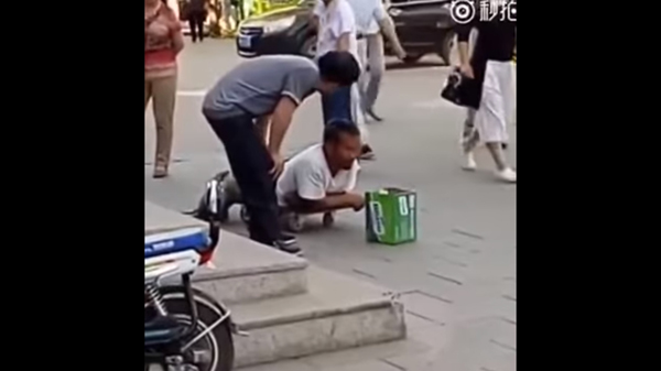 แฉกลขอทานมืออาชีพ ซุกขาในกางเกงทำทีด้วนพิการ หากินบนความสงสาร แฉกลขอทานมืออาชีพ ซุกขาในกางเกงทำทีด้วนพิการ หากินบนความสงสาร