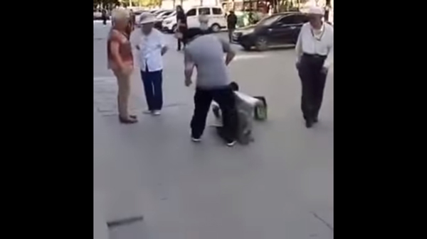 แฉกลขอทานมืออาชีพ ซุกขาในกางเกงทำทีด้วนพิการ หากินบนความสงสาร แฉกลขอทานมืออาชีพ ซุกขาในกางเกงทำทีด้วนพิการ หากินบนความสงสาร