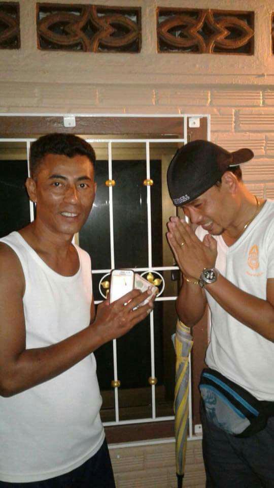 หนุ่มเทศกิจน้ำใจงาม เจอเงินครึ่งแสน ประกาศตามหาเจ้าของ หนุ่มเทศกิจน้ำใจงาม เจอเงินครึ่งแสน ประกาศตามหาเจ้าของ