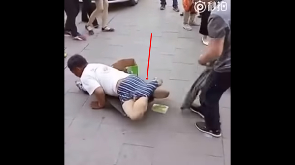 แฉกลขอทานมืออาชีพ ซุกขาในกางเกงทำทีด้วนพิการ หากินบนความสงสาร แฉกลขอทานมืออาชีพ ซุกขาในกางเกงทำทีด้วนพิการ หากินบนความสงสาร