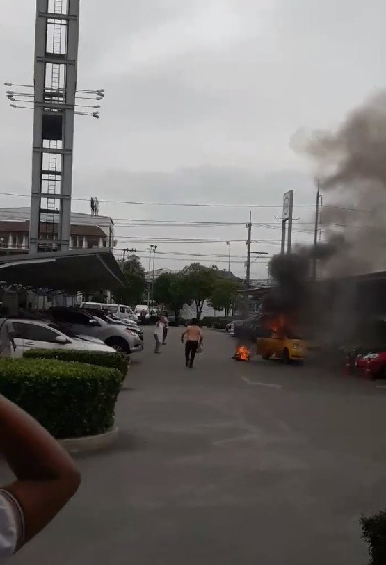 ไฟไหม้แท็กซี่ ไฟไหม้แท็กซี่