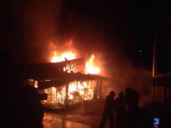 ไฟไหม้ตลาดเบญจวรรณ โรงเกลือ ไฟไหม้ตลาดเบญจวรรณ โรงเกลือ