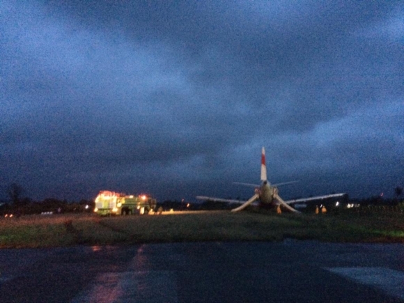 แอร์เอเชียเป็นเรื่องอีก แลนดิ้งเลยรันเวย์ในฟิลิปปินส์ อพยพฉุกเฉิน แอร์เอเชียเป็นเรื่องอีก แลนดิ้งเลยรันเวย์ในฟิลิปปินส์ อพยพฉุกเฉิน