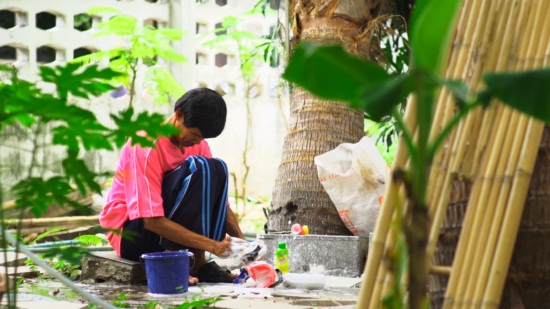 ครูเชาว์...เรือจ้างข้างถนนของเด็กเร่ร่อน ที่คนอื่นมองว่าบ้า