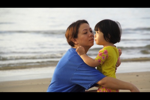 ฟ้าใส...นางฟ้าของแม่ กับการต่อสู้ในโลกอันมืดมิด