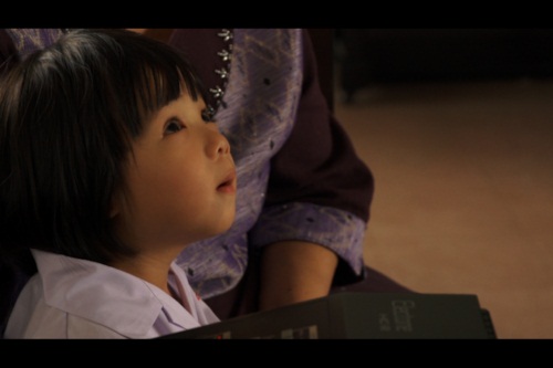 ฟ้าใส...นางฟ้าของแม่ กับการต่อสู้ในโลกอันมืดมิด