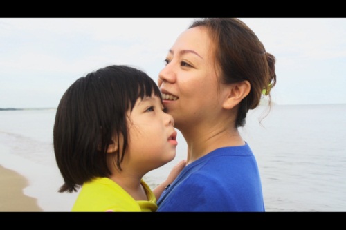 ฟ้าใส...นางฟ้าของแม่ กับการต่อสู้ในโลกอันมืดมิด