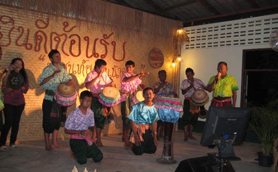 รำเหย่ย การละเล่นพื้นบ้านที่ลูกหลานควรอนุรักษ์