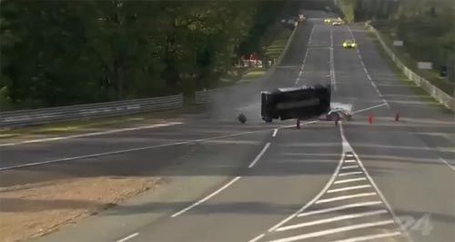 เผยคลิปวินาทีเฉียดตาย รถแข่งชนกันในฝรั่งเศส