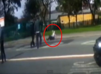 กรรมติดจรวด! คลิปหัวขโมยวิ่งหนี ก่อนถูกรถชนลอยคว้าง