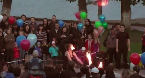 อันตราย! สาวรัสเซียโชว์พ่นไฟพลาด ไฟลามไหม้หน้า