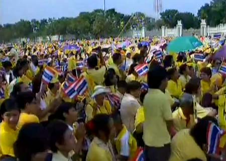 คำพูดสุดซึ้ง! ยายไม่ได้มาดูในหลวงหรอก แต่ยายมาให้ในหลวงดู