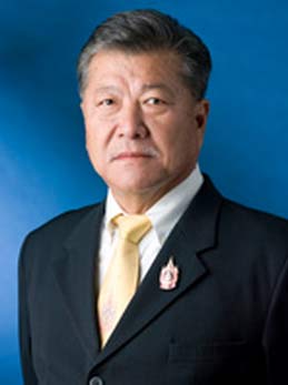 นายปวีณ แซ่จึง