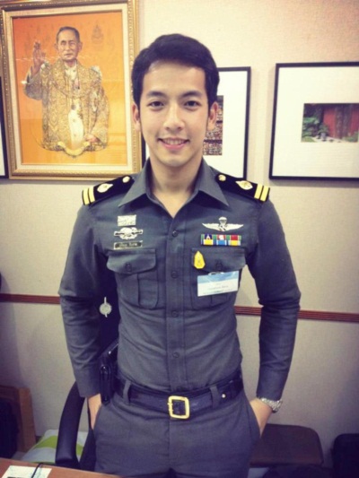 กรี๊ดแตก! เฟซบุ๊กสุดฮอต รวมภาพหนุ่มหล่อในเครื่องแบบ