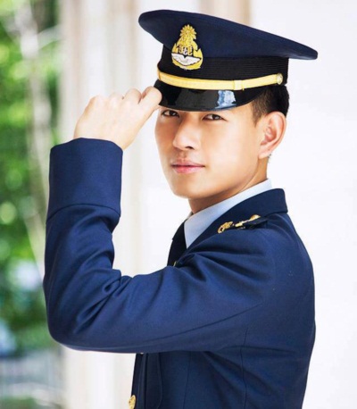 กรี๊ดแตก! เฟซบุ๊กสุดฮอต รวมภาพหนุ่มหล่อในเครื่องแบบ