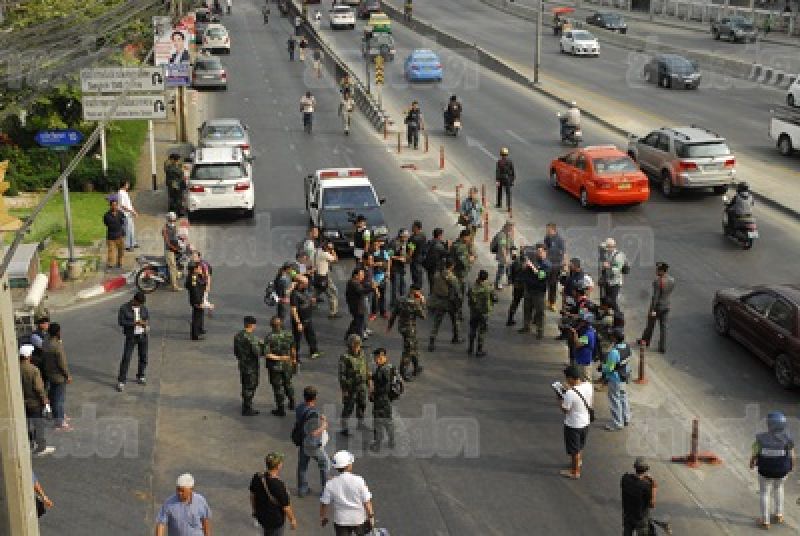 หลักสี่ป่วน เกิดเสียงดังคล้ายประทัดยักษ์-เสียงปืน ติดต่อกันหลายครั้ง เจ็บ 3 ราย หลักสี่ป่วน เกิดเสียงดังคล้ายประทัดยักษ์-เสียงปืน ติดต่อกันหลายครั้ง เจ็บ 3 ราย