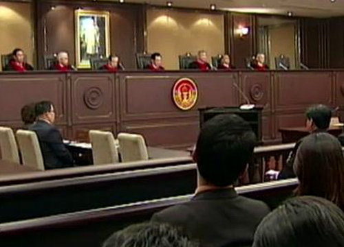 ศาล รธน. ชี้ไม่อำนาจสั่งให้ใครชดใช้ค่าเสียหาย หากเลือกตั้งโมฆะ ศาล รธน. ชี้ไม่อำนาจสั่งให้ใครชดใช้ค่าเสียหาย หากเลือกตั้งโมฆะ