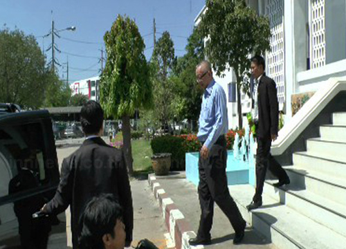 ศาลสั่งจำคุก 6 เดือน สนธิ ลิ้มทองกุล หมิ่นทักษิณ รอลงอาญา 1 ปี