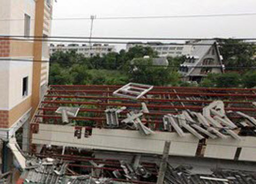 ระเบิดบางบัวทอง ปี 53 ตำรวจจับ อัมพร ใจก้อน ผู้ต้องหาได้แล้ว ระเบิดบางบัวทอง ปี 53 ตำรวจจับ อัมพร ใจก้อน ผู้ต้องหาได้แล้ว